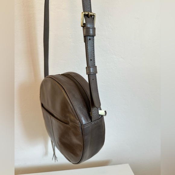 HOBO Gray Round | Circular Leather Crossbody Purse - Picture 6 of 13